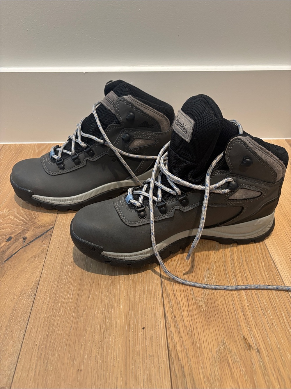 Columbia Newton Ridge Hiking Boots / 8.5 - Picture 5 of 5
